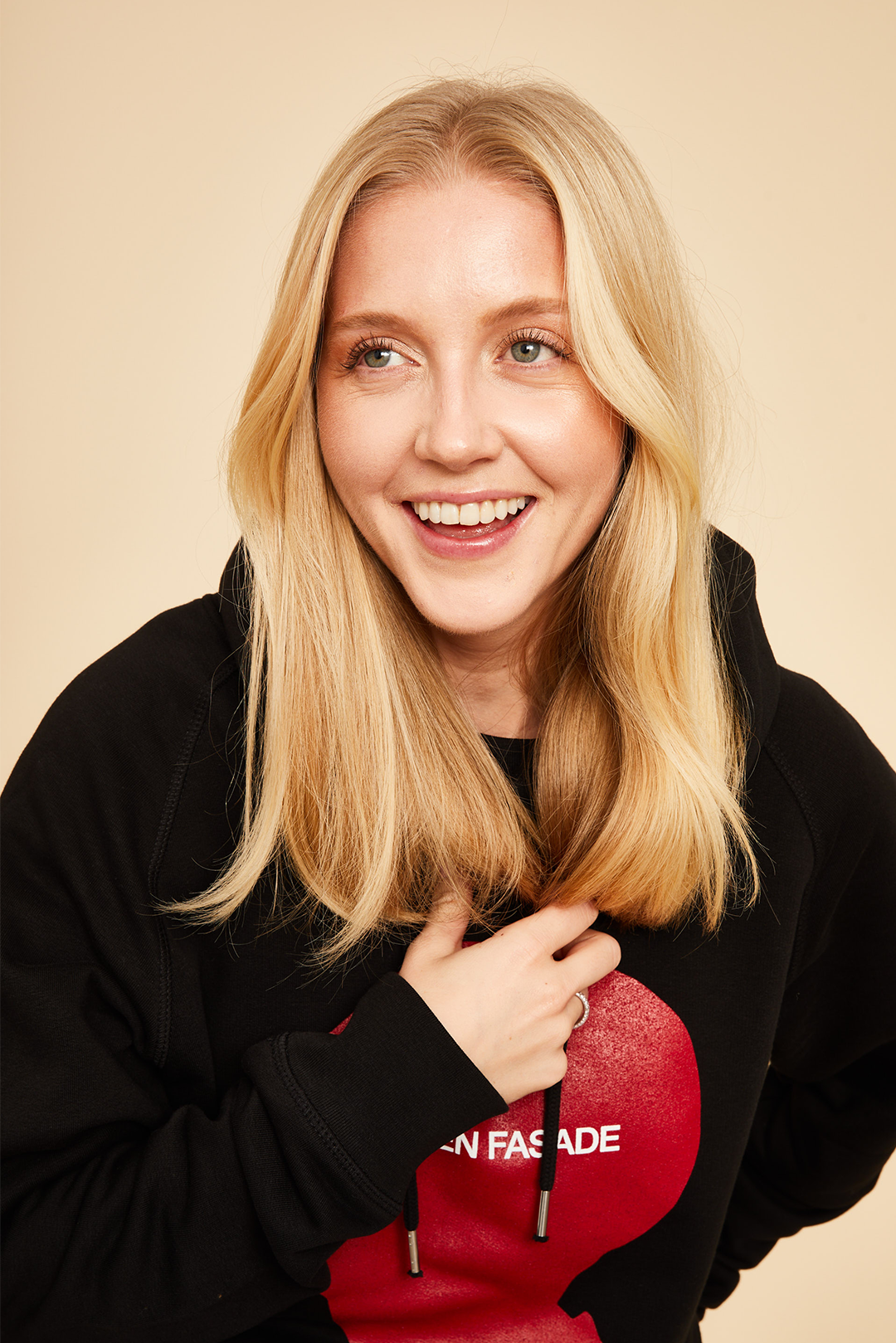 BAK EN FASADE HETTEGENSER